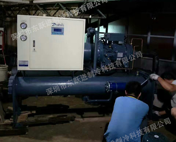廣西制藥廠螺桿式水冷機組案例_中藥工藝降溫機組解決方案